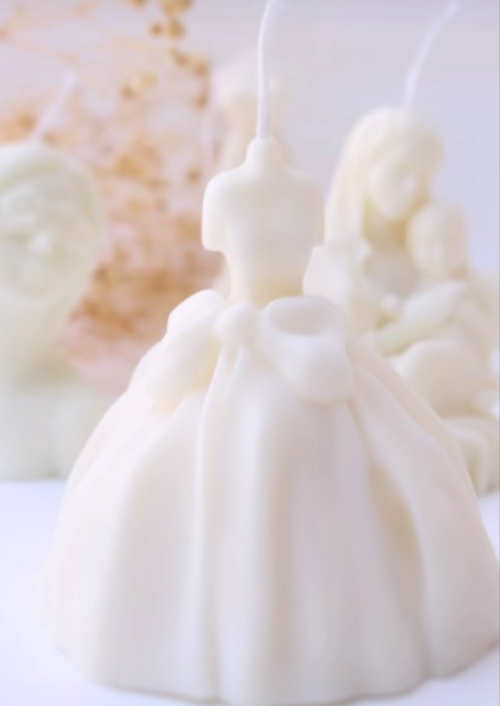Juego de velas perfumadas con opción de vela decorativa.
