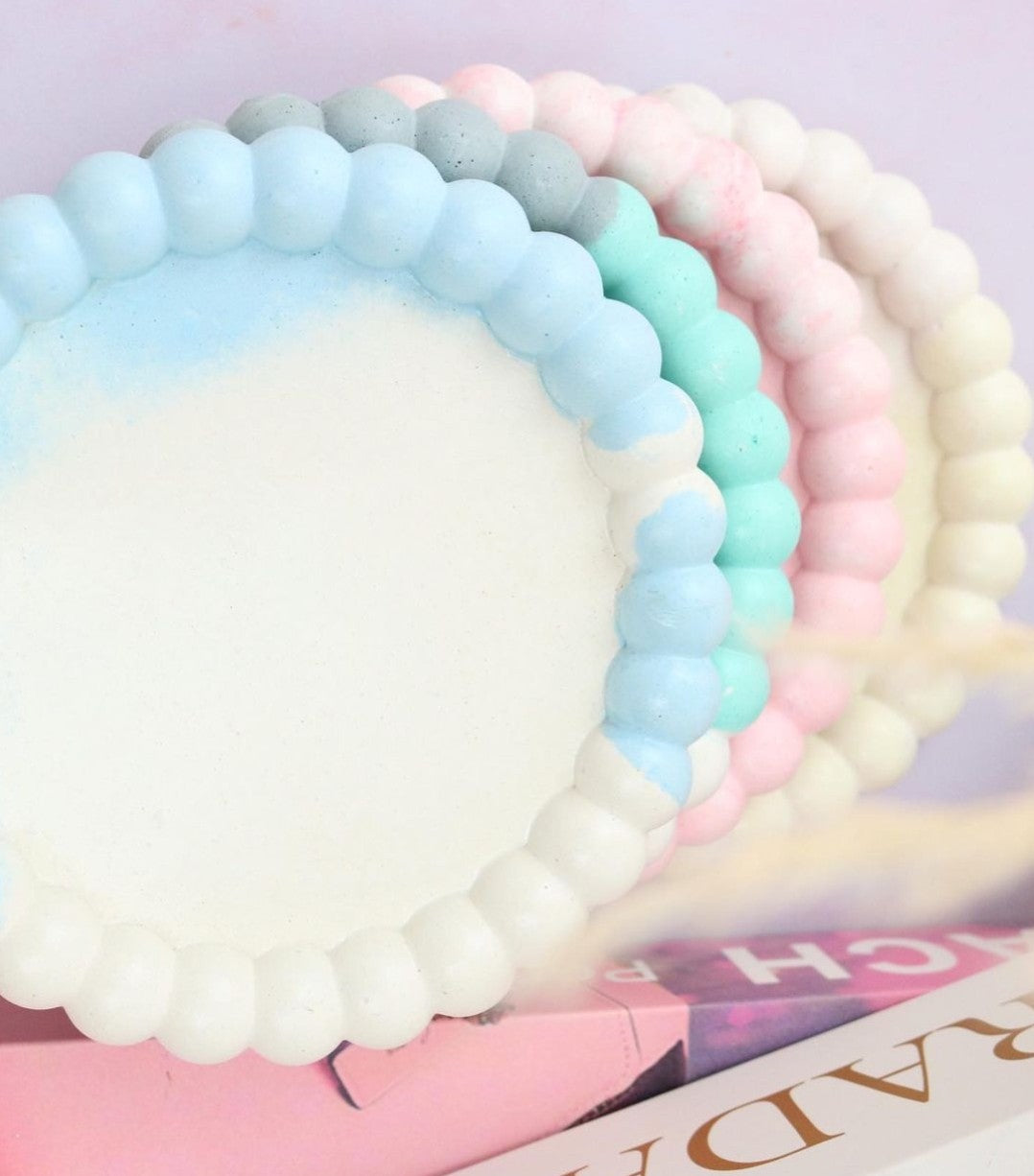 Vela aromática rosa grande. Tres opciones de base o sin base.