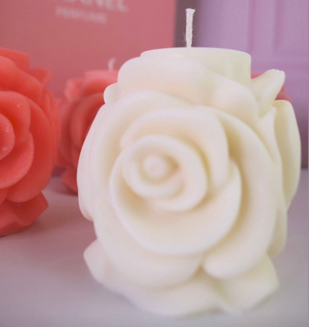 Vela aromática rosa grande. Tres opciones de base o sin base.