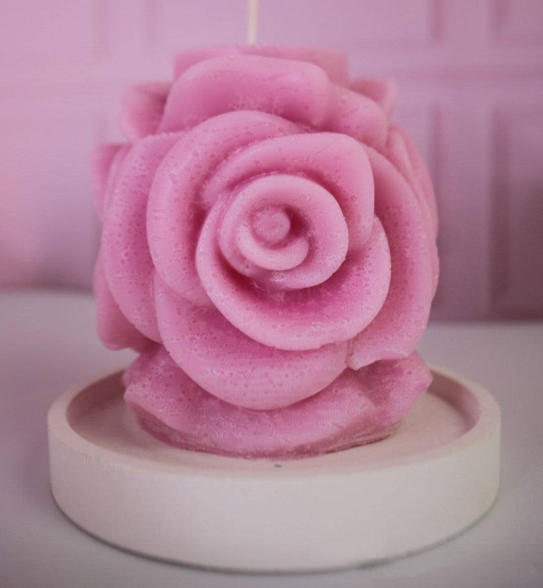 Vela aromática rosa grande. Tres opciones de base o sin base.