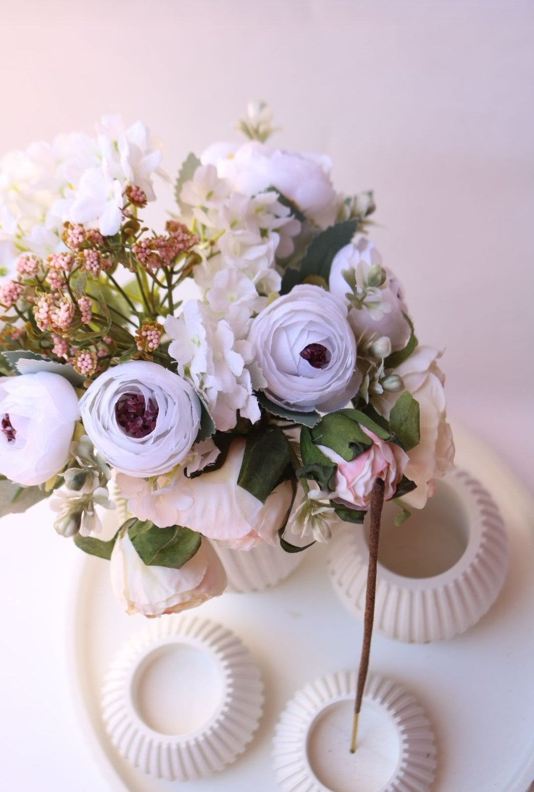 Juego de cinco piezas con decoraciones