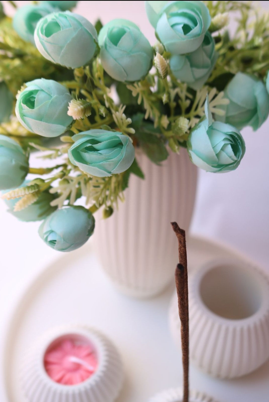 Juego de cinco piezas con decoraciones